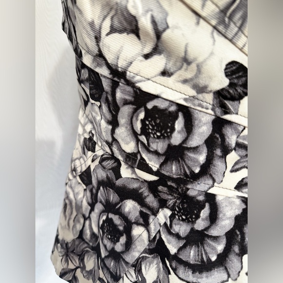 White House Black Market Black and White Floral Strapless Bustier - Picture 6 of 11